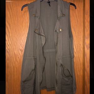 ARMY STYLE GREEN SLEEVELESS JACKET